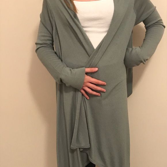 BCBG wrap - Picture 4 of 5